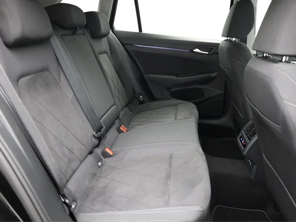 VOLKSWAGEN Golf VIII SW (2024) — foto 21 van 21