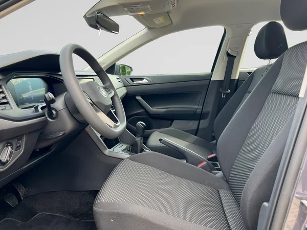 VOLKSWAGEN Polo (2024) — foto 2 van 24