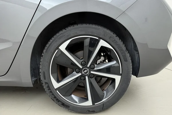 Opel Astra (2024) — foto 16 van 19