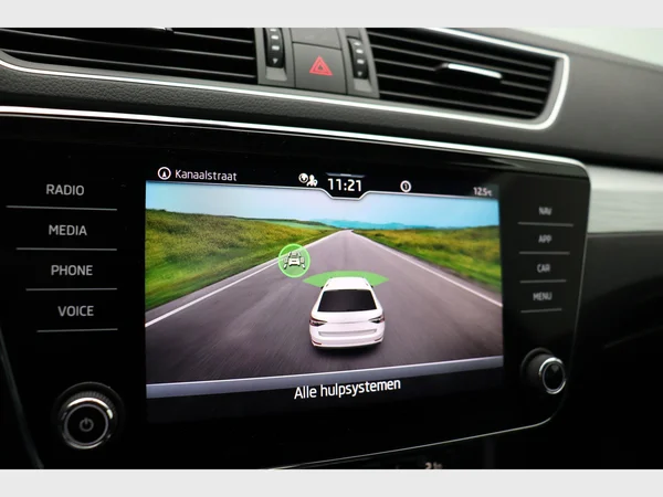 SKODA Superb Combi (2022) — foto 6 van 27