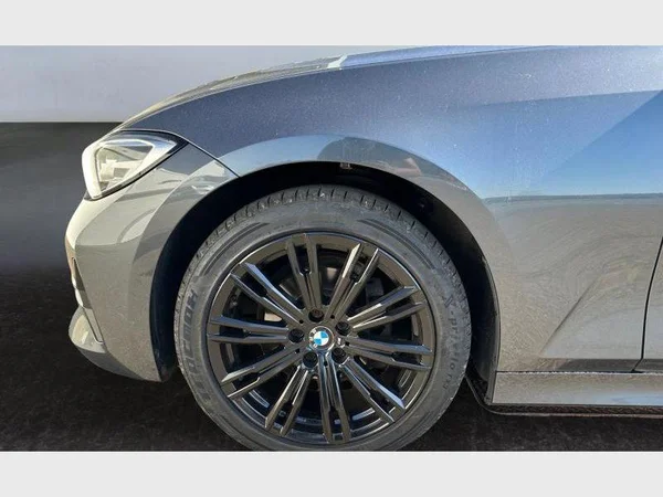 BMW 3 SW (2021) — foto 2 van 24