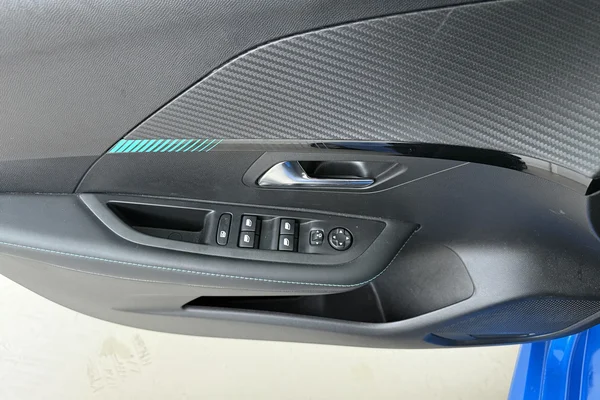 Peugeot 208 (2022) — foto 8 van 25