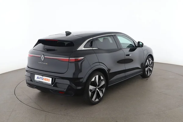 Renault Megane E Tech (2022) — foto 13 van 17
