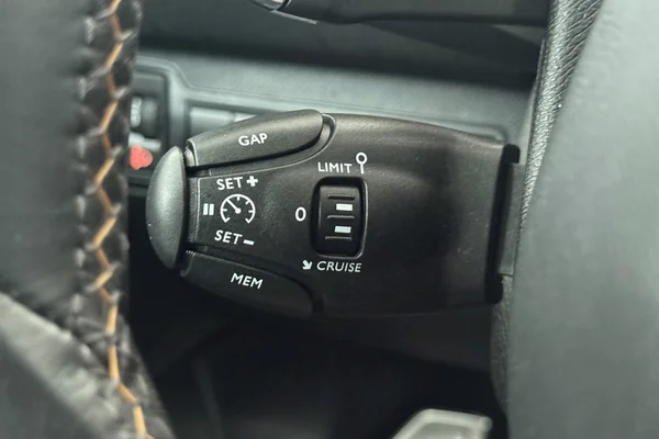Peugeot 308 (2021) — foto 7 van 45