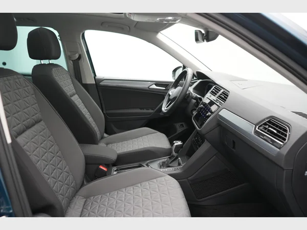 VOLKSWAGEN Tiguan eHybrid (PHEV) (2024) — foto 6 van 30