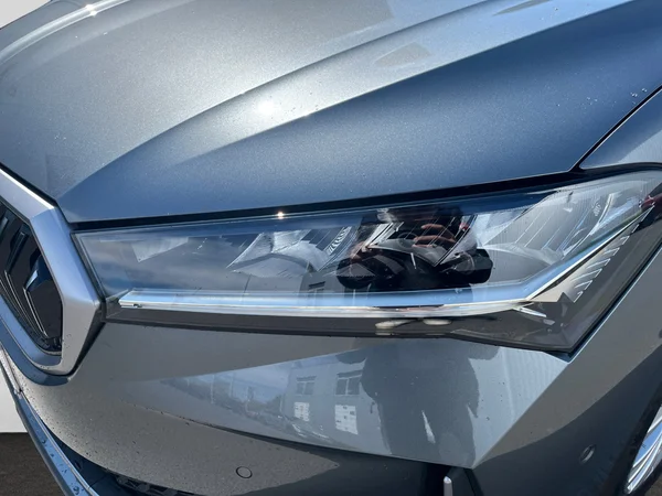 SKODA Superb Combi (2024) — foto 8 van 20