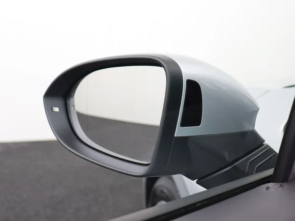 VOLKSWAGEN Golf (2024) — foto 20 van 28