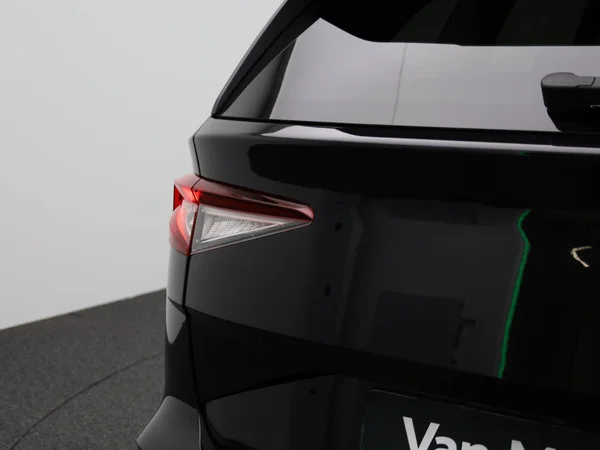 Škoda Enyaq iV (2023) — foto 33 van 43