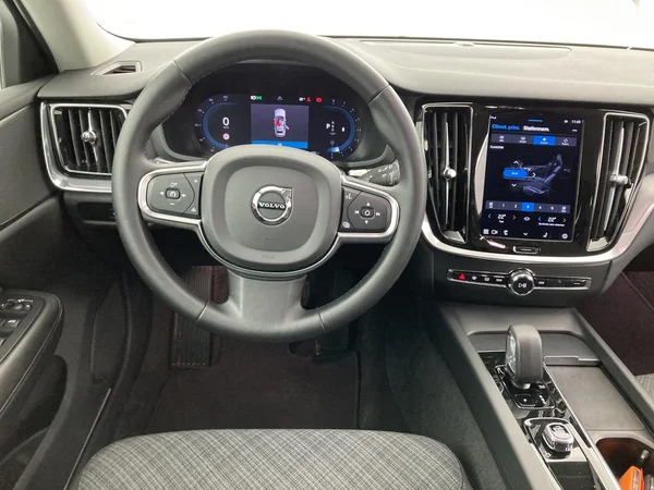 VOLVO V60 (2023) — foto 33 van 36