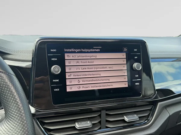 VOLKSWAGEN T-Roc (2023) — foto 9 van 23