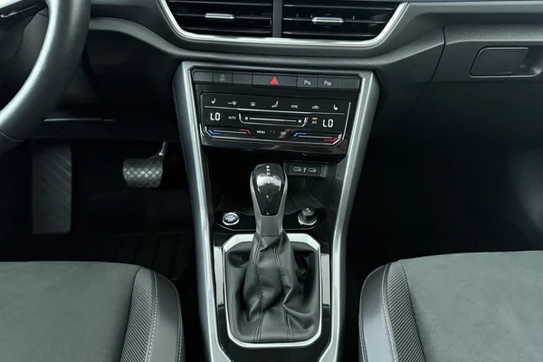 Volkswagen T-Roc (2024) — foto 4 van 16