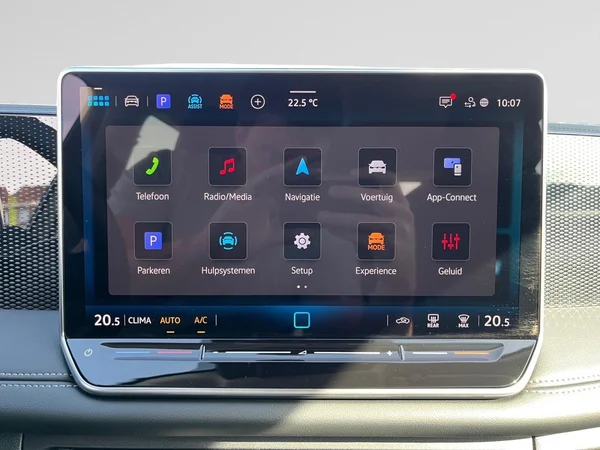 VOLKSWAGEN Tiguan (2025) — foto 2 van 21