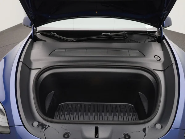 Tesla Model Y (2023) — foto 33 van 43
