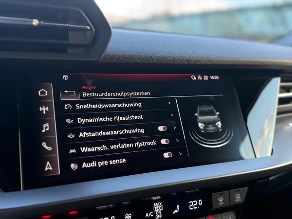 AUDI A3 Sportback (2024) — foto 17 van 28