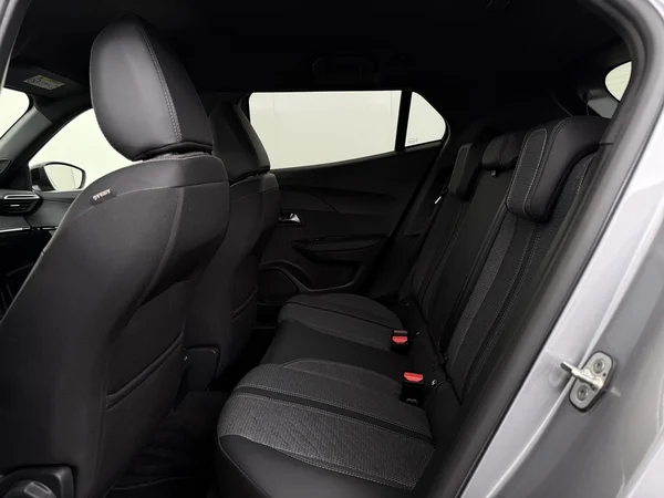 PEUGEOT e-2008 (2025) — foto 5 van 29