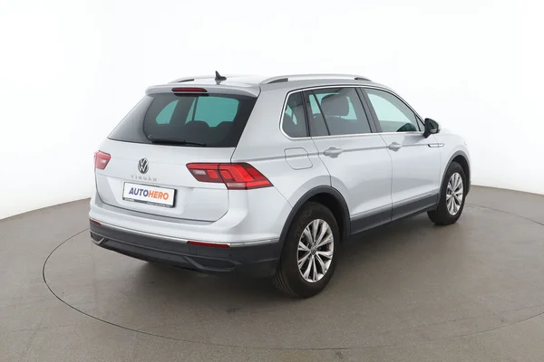 Volkswagen Tiguan (2022) — foto 12 van 16