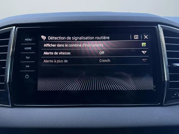 SKODA Karoq Dsl (2023) — foto 14 van 32