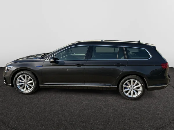 VOLKSWAGEN Passat Variant GTE (2023) — foto 12 van 24