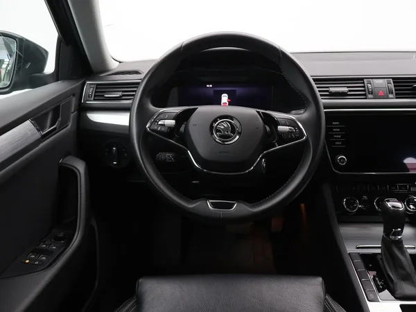Škoda Superb (2022) — foto 14 van 21