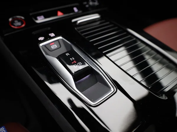 AUDI S6 Avant e-tron (2026) — foto 19 van 20