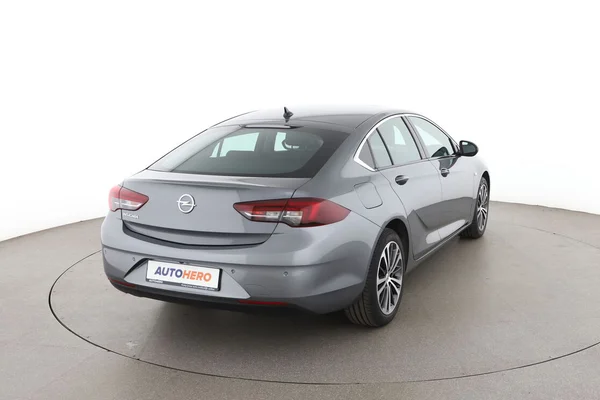 Opel Insignia (2020) — foto 12 van 16