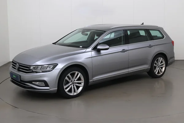 Volkswagen Passat SW (2023) — foto 1 van 19
