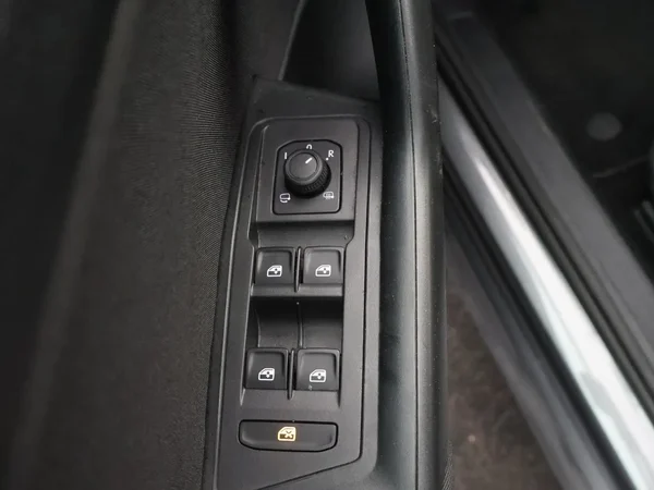 Volkswagen T-Roc (2022) — foto 16 van 28
