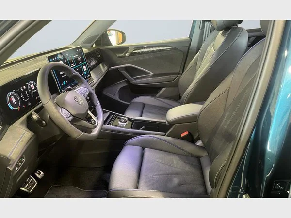 VOLKSWAGEN Tiguan (2026) — foto 28 van 29