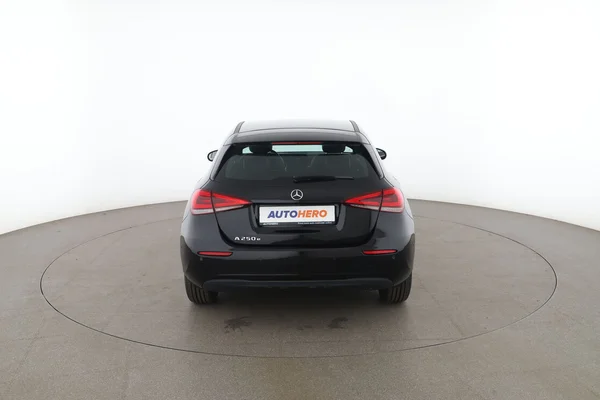 Mercedes-Benz A-Klasse (2022) — foto 11 van 16