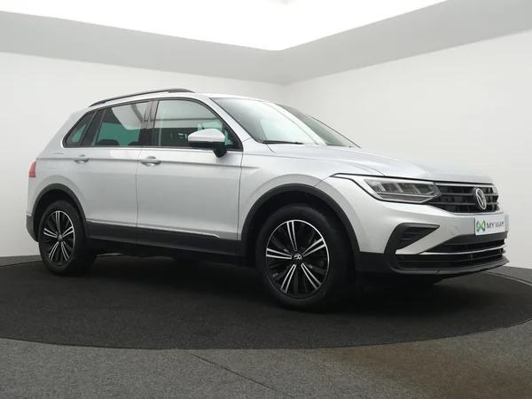 VOLKSWAGEN Tiguan (2022) — foto 16 van 24