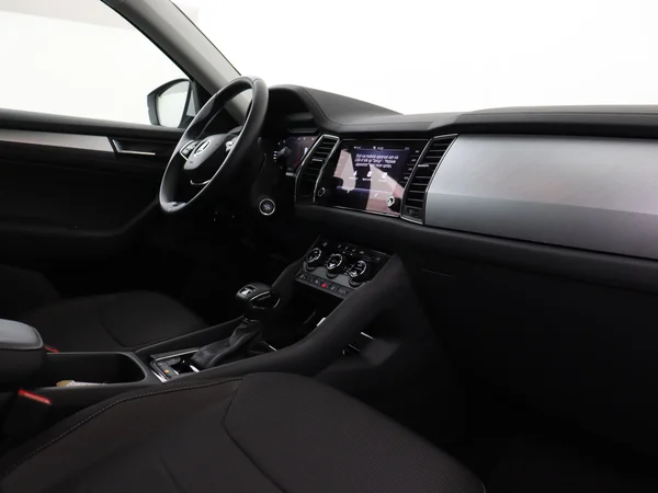 SKODA Kodiaq (2024) — foto 3 van 27