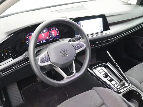 VOLKSWAGEN Golf VIII eHybrid (PHEV) (2024) — foto 9 van 25