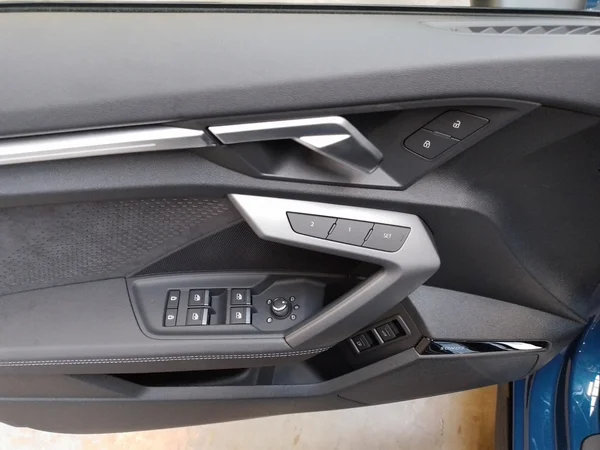 AUDI A3 Sportback PHEV (2024) — foto 4 van 15