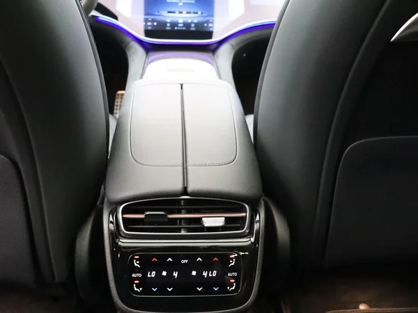 Mercedes-Benz EQE (2025) — foto 15 van 33