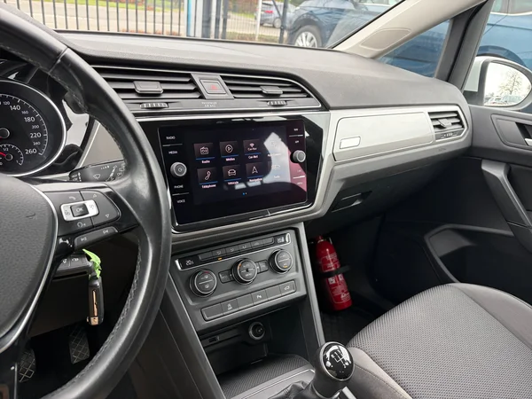 VOLKSWAGEN Touran (2018) — foto 11 van 11