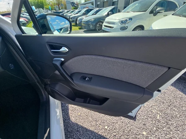 RENAULT Captur (2025) — foto 9 van 24