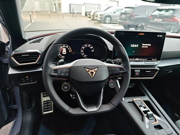 CUPRA Leon SW (2026) — foto 2 van 21