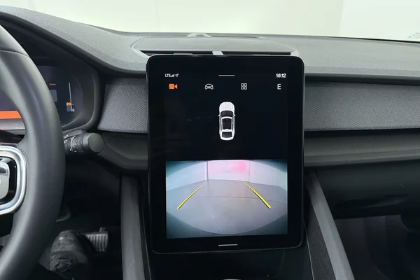 POLESTAR Polestar 2 (2023) — foto 5 van 19