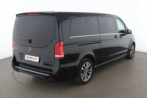 Mercedes-Benz Eqv (2023) — foto 12 van 16