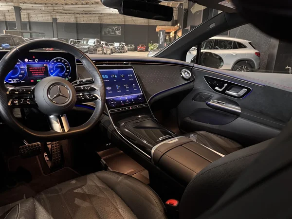 Mercedes-Benz EQE (2024) — foto 16 van 30