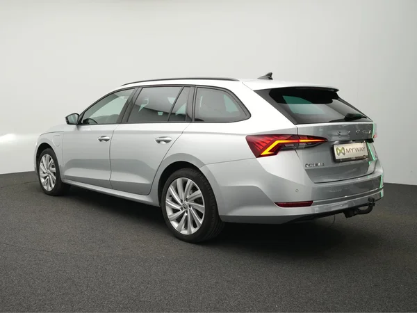 SKODA Octavia SW PHEV (2021) — foto 25 van 30