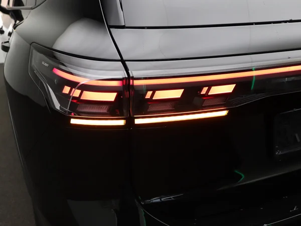VOLKSWAGEN Tiguan (2025) — foto 7 van 15