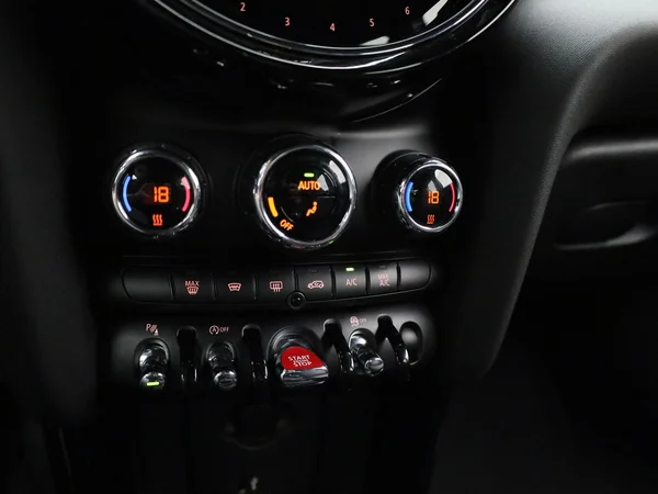 MINI One (2022) — foto 19 van 34