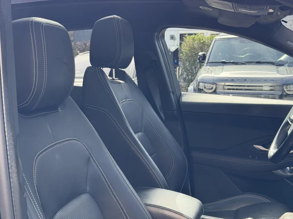 Jaguar E-PACE (2021) — foto 3 van 30