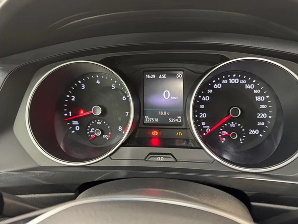 VOLKSWAGEN Tiguan (2018) — foto 6 van 24