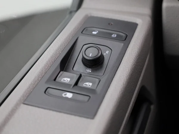Volkswagen Transporter (2023) — foto 24 van 38
