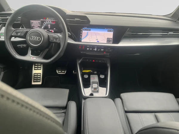AUDI A3 Sportback (2024) — foto 2 van 24