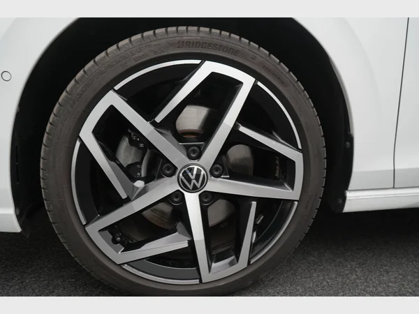 VOLKSWAGEN Golf VIII eHybrid (PHEV) (2020) — foto 14 van 31