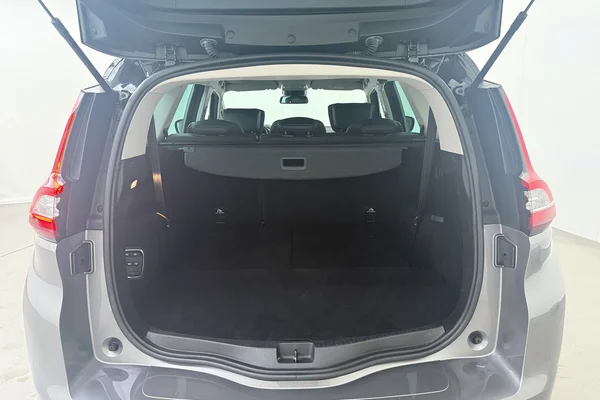 Renault Grand Scenic (2023) — foto 18 van 22