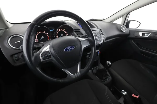 Ford Fiesta (2016) — foto 2 van 16